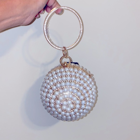 Badgley Mischka Handbags - NWT (Last 1) Badgley Mischka clutch handbag